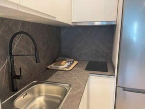 Kühlschrank, Mikrowelle, Geschirrspüler