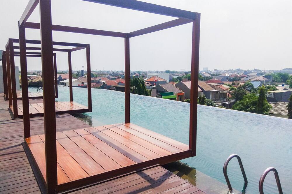 Modern and Spacious Studio Grand Kamala Lagoon Apartment