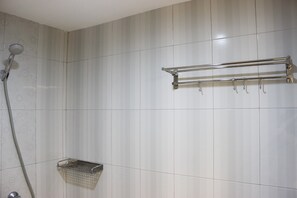 Habitación | Baño | Ducha y toallas