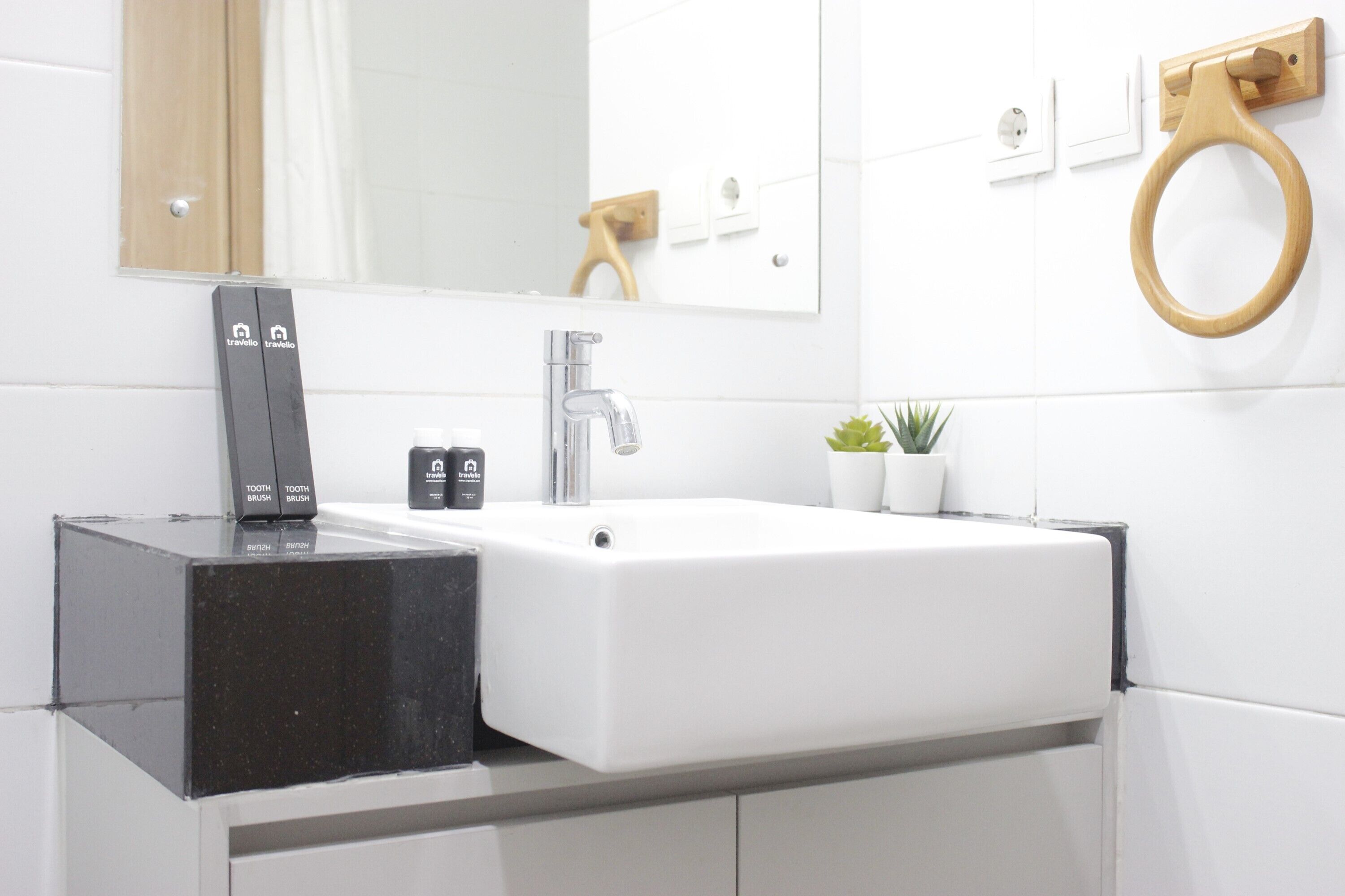 客房 | 浴室洗手台