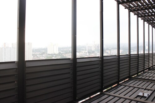 Comfy & Artsy Studio at Beverly Dago Apartment