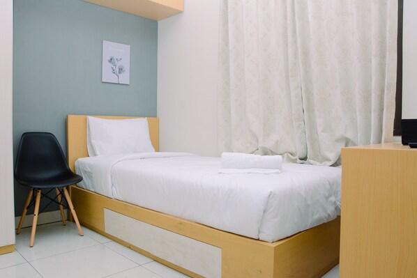 Room | Free WiFi, bed sheets - Affordable Room at Guesthouse Galuh Mas (Karawang)