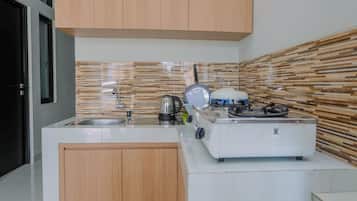 Zimmer | Eigene Kochnische | Kühlschrank, Herdplatte, Kochgeschirr/Geschirr/Besteck