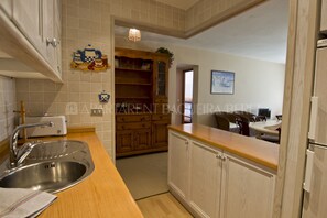 Fridge, microwave, dishwasher, coffee/tea maker - Edelweiss - Edificio Bonaigua (Baqueira)