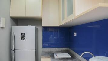 Room | Private kitchen | Fridge, stovetop, electric kettle, cookware/dishes/utensils