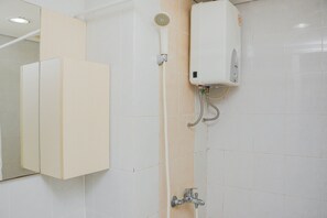 Habitación | Baño | Regadera y toallas 
