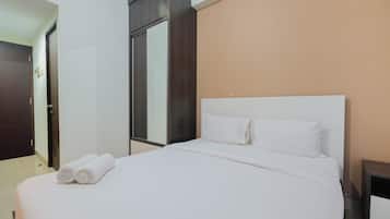 Escritorio, wifi gratis y ropa de cama