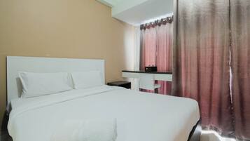 Room | Desk, free WiFi, bed sheets