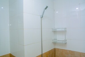 Room | Bathroom | Shower, towels - Fully Furnished and Cozy 2BR at Green Pramuka City Apartment (Jakarta)