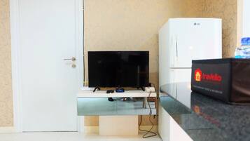 Refrigerador, placa de cocina, tetera/pava eléctrica