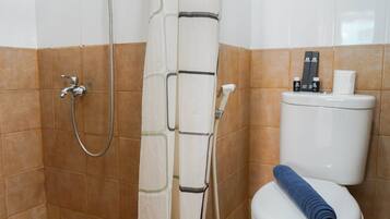 Room | Bathroom | Shower, towels