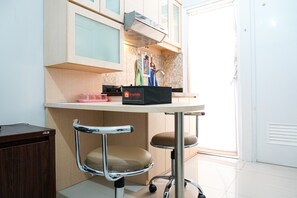In-room dining - Tranquil Green Pramuka 2BR Apartment near Shopping Center (Jakarta)