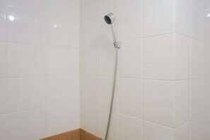 Room | Bathroom - Cozy Studio Green Pramuka Apartment next to Mall (Jakarta)