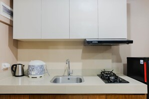 Private kitchenette - Spacious Fully Furnished Studio Apartment at U Residence (Curug)