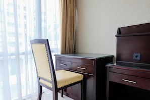 Room | In-room dining