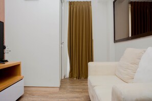 Room | 2 bedrooms, free WiFi, bed sheets - Cozy 2BR at Springlake Summarecon Bekasi Apartment (Bekasi)