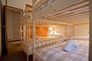 2 bedrooms, bed sheets