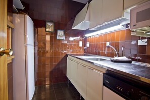 Refrigerador, microondas, lavavajillas, cafetera/tetera