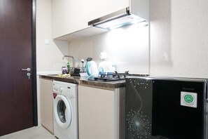 Room | Private kitchen | Fridge, stovetop, cookware/dishes/utensils - Chic and Cozy Studio Apartment at Puri Mansion (Jakarta)