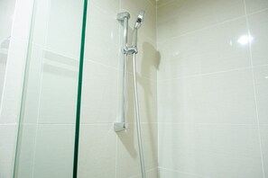 Bathroom - Deluxe Puri Mansion 1BR Apartment with Sofa Bed (Jakarta)