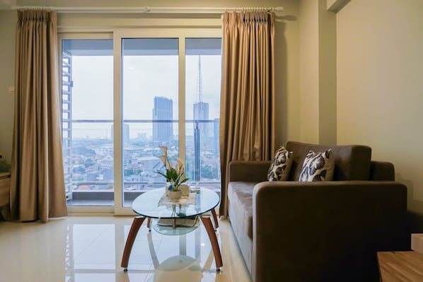 Room | In-room dining - Modern 2BR Apartment at Maqna Residence (Jakarta)