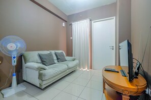 Room | Living room | TV - City View 2BR Apartment at Pakubuwono Terrace (Jakarta)