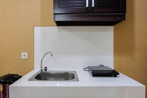 Chambre | Cuisinette privée | Réfrigérateur, surface de cuisson, vaisselle et ustensiles