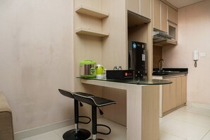 Private kitchen - Best Choice 2BR Apartment at Westmark with City View (Jakarta)