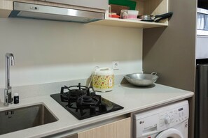 Habitació | Cuina privada | Frigorífic, placa de cuina i utensilis de cuina, vaixella i coberteria 