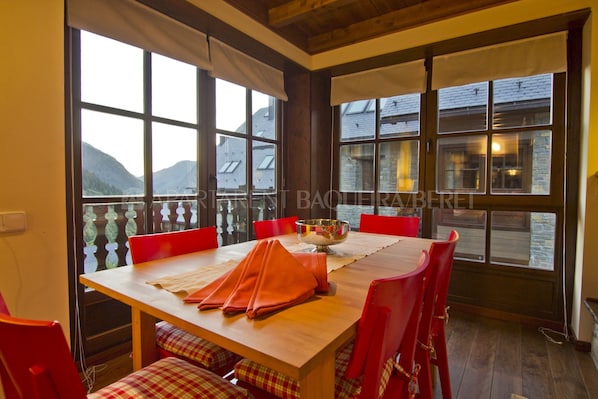 Dining - Acebo - Val de Ruda - Two Bedroom Apartment, Sleeps 6 (Baqueira)