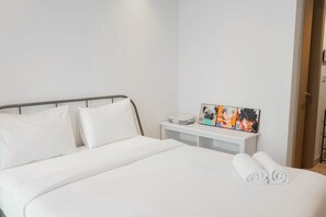 Bed sheets - New Fully Furnished Studio at Gold Coast PIK (Jakarta)