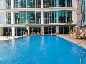 Outdoor pool - Cozy 1BR Apartment at Brooklyn near IKEA Alam Sutera (South Tangerang)