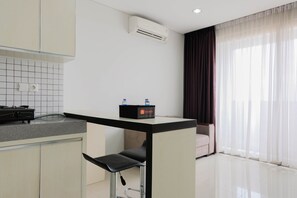 Private kitchenette - Luxurious and Comfy 2BR Paddington Heights Alam Sutera Apartment (Tangerang)