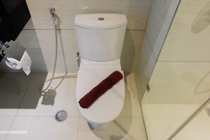 Room | Bathroom - Cozy and Tidy 1BR Apartment at Brooklyn Alam Sutera (South Tangerang)