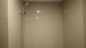 Room | Bathroom | Shower, towels - Classic Studio Room Galeri Ciumbuleuit 3 Apartment (Bandung)