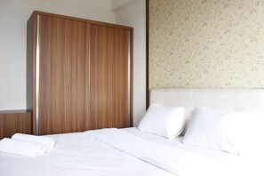 Room | Free WiFi, bed sheets - Comfy Studio Room @ Galeri Ciumbuleuit 2 Apartment (Bandung)