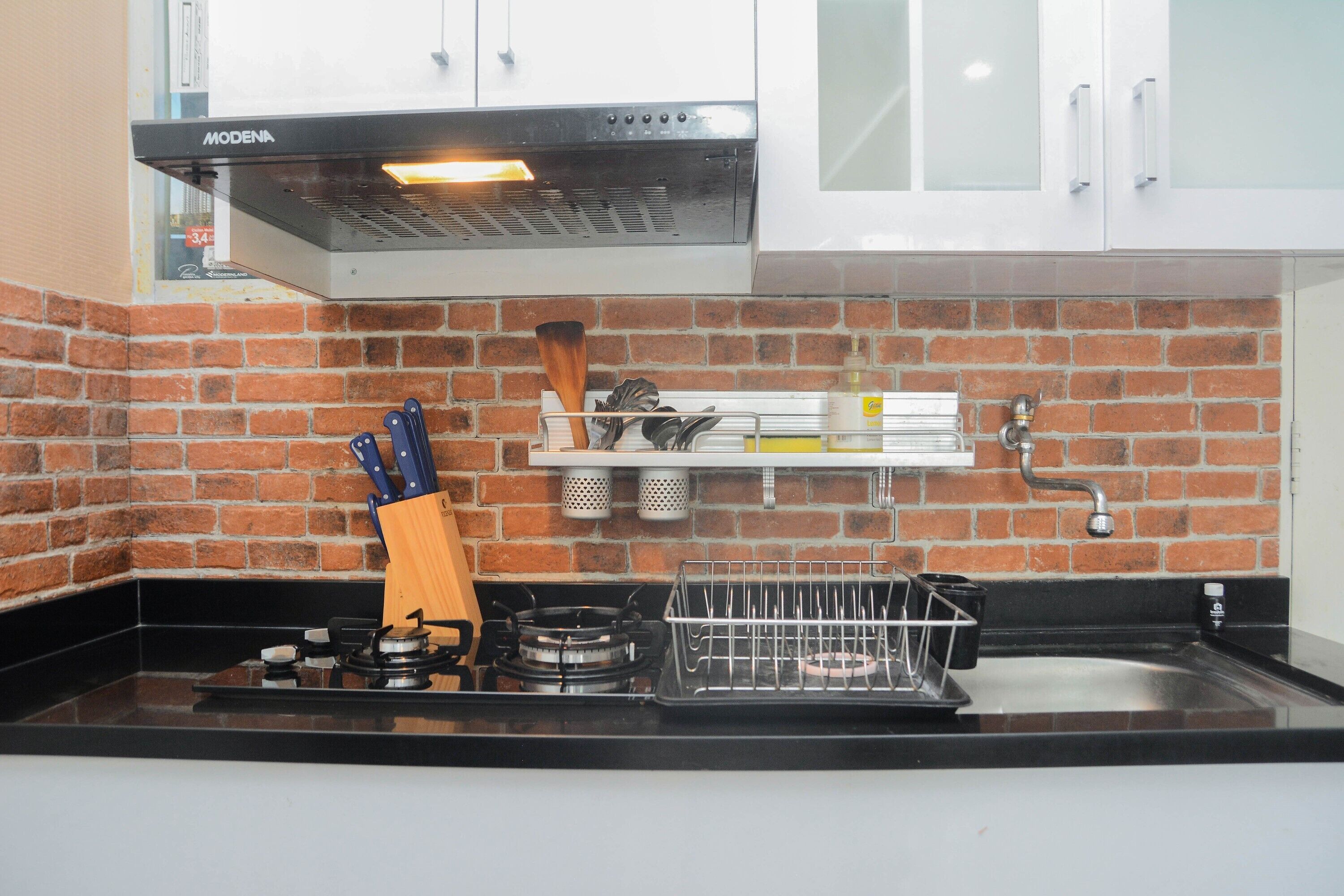 Habitación | Cocina básica privada | Frigorífico, placa de cocina y utensilios de cocina