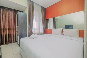 Free WiFi, bed sheets - Best Price Modern Studio Apartment at Nifarro Park (Jakarta)