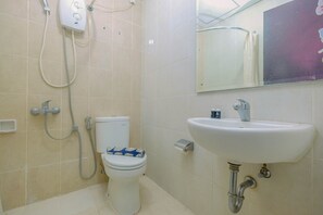 Bathroom - Best Price Modern Studio Apartment at Nifarro Park (Jakarta)