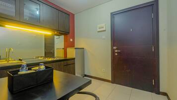 Room | Private kitchen | Fridge, stovetop, cookware/dishes/utensils
