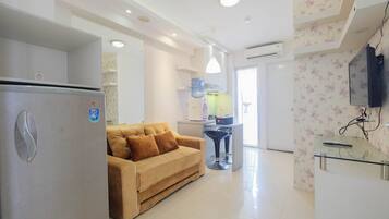 Quarto | Cozinha privada | Geladeira, cooktop, talheres/pratos/utensílios de cozinha