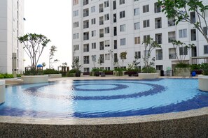 Outdoor pool - Stylish and Modern 2BR Bassura City Apartment (Jakarta)