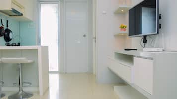 Room | Private kitchen | Fridge, stovetop, cookware/dishes/utensils