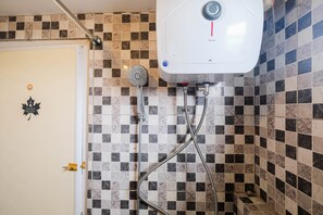 Zimmer | Dusche im Bad