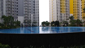 Outdoor pool - Stylish and Posh Studio Springlake Summarecon Bekasi Apartment (Bekasi)