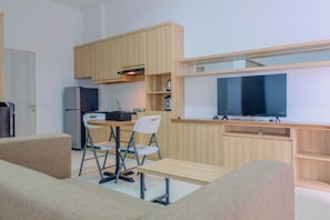 Chambre | Aire de séjour | Téléviseur