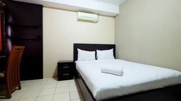 Desk, free WiFi, bed sheets