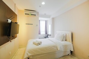 Room | Free WiFi, bed sheets - Cozy Studio Apartment at Cinere Bellevue (Depok)