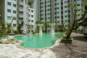 Outdoor pool - 2Bedroom Sky Terrace Apartment with Pool View (Jakarta)