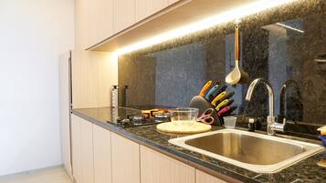 Room | Private kitchen | Fridge, stovetop, cookware/dishes/utensils